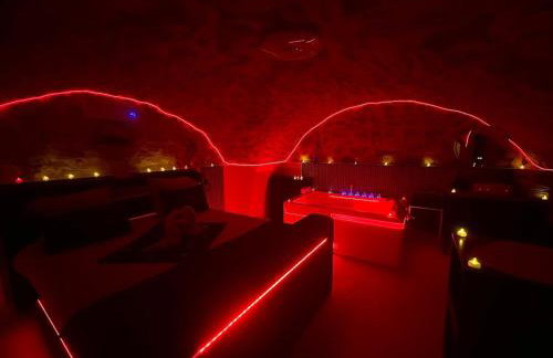 Secret LoveRoom - SpaBalnéo, Lit King Size, CLIM, Chic, calme et discret, 2 personnes - Foto 2