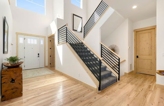 Lakeside Luxury - Hot Tub, Pool Table, and Views - Foto 35