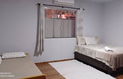 Casa Confortável arejada ar condicionado quente e frio 2 quartos ,2 banheiros ,2 vagas de garagem - Photo 2