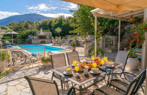 Villa Regina -Hidden Eden with Treehouse & Heated Pool - Foto 13