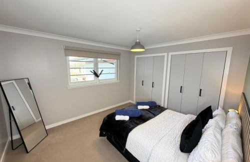 Bathgate Penthouse near Edinburgh - Photo 6