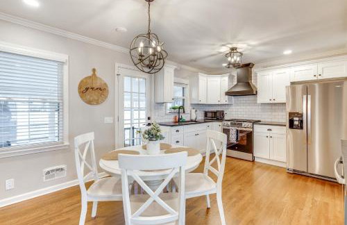 Screened Patio and Fire Pit Modern Westerville Home - Foto 5