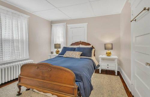 Classic West Hartford Center Apartment - Foto 13