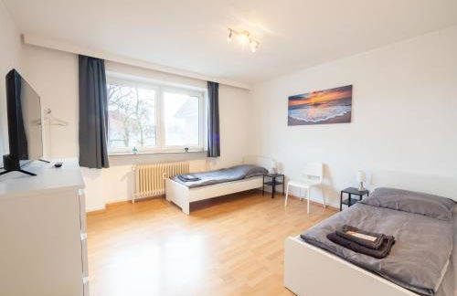 Monteurwohnung-fuer-6-Personen-2OG-6-Betten-in-Ahrensburg-Naehe-Hamburg-AGGE3701 - Foto 1