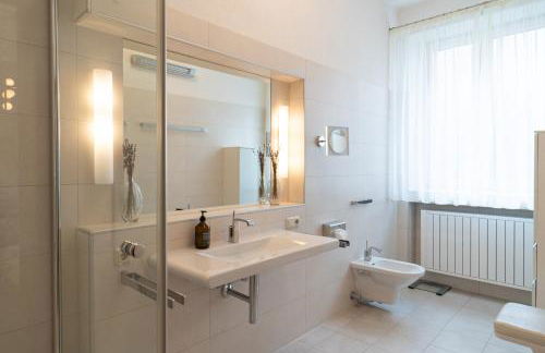 NEU - 4 Zimmer, 4 Betten, 5 Min zum HBF, Terrasse, 160qm - Foto 23