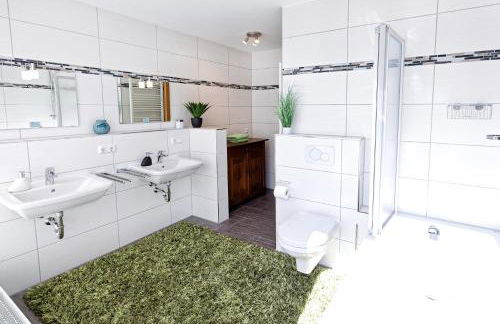 Exklusives Penthouse mit Dachterrasse, hochwertig ausgestatteter Küche mit Dampfgarer, inklusive 2 Stellplätze und Fahrradgarage - Foto 21