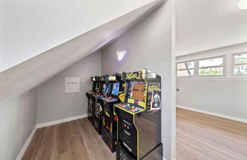 Sprawling estate with private pool and game room and guest house - Foto 32