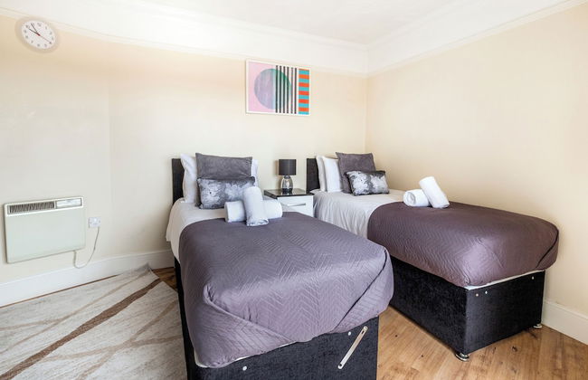 2 Bed Apartment Sleeps 5 - Free Parking, Balcony - Photo 7