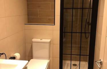 Hot tub lodge with stunning view - Foto 9