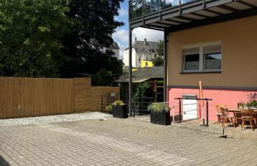 Sehr schöne Wohnung,komplett neu eingerichtet - Foto 2