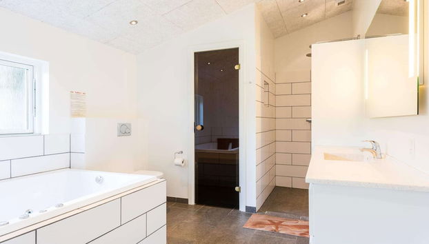 8 Person Holiday Home in Blavand - Foto 5, Tratamientos de spa