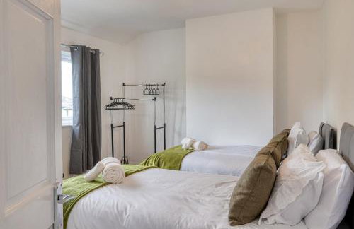 Contractors & Relocation haven, 3BD House, Secure off-site parking & office space - Foto 17