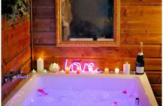 Le Chalet romantique, SPA XXL, 5 min centre ville, Écran cinéma, Lit king size, cascade d'eau - Foto 10