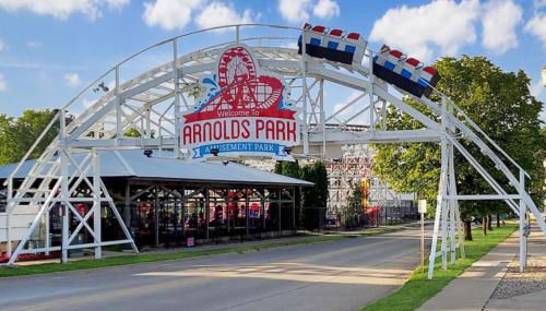 Pillsbury Point Cottage on West Lake Okoboji - Photo 3