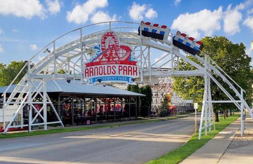 Pillsbury Point Cottage on West Lake Okoboji - Photo 3
