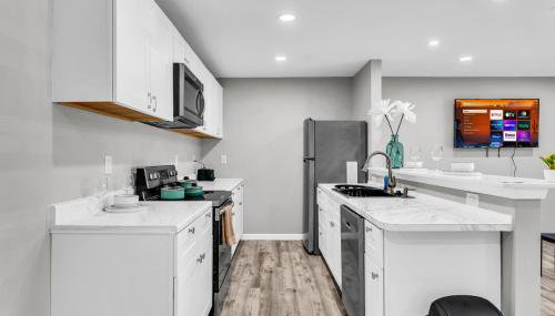 Welcoming 2BR Apartment Near Campus and Shops - Foto 2