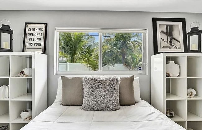 Beach Bliss 10 Mins to Waves 3BR Oasis With Pool - Foto 19