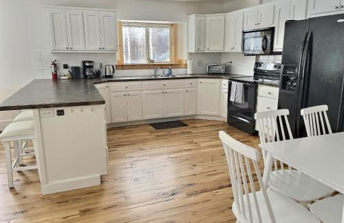 Large Modern Driggs Home with Game Room, Close to Targhee! - Foto 14