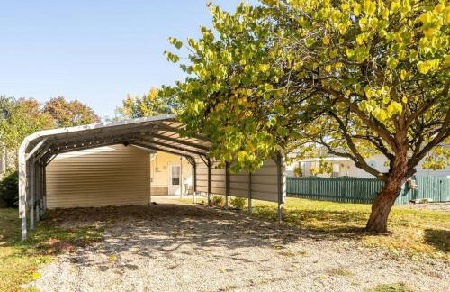 Charming Modern Farmhouse Retreat - Foto 38