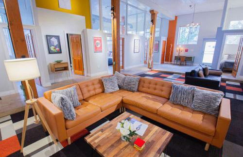 Trendy Modern Loft in Rino Art District - Photo 3