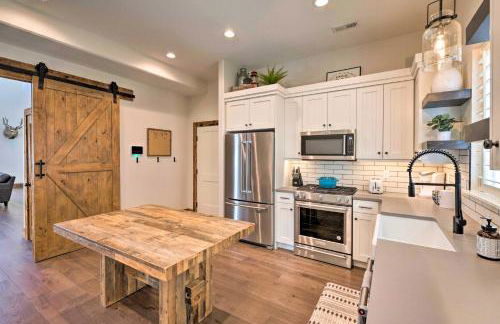 Modern Farmhouse with Patio, Grill and Mtn Views! - Foto 9