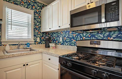 Steps to Beach & Downtown! Cozy Beach Bungalow #1 - Foto 10