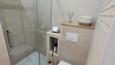 Studio cosy & rénové, à deux pas de la gare - Foto 4, Shower