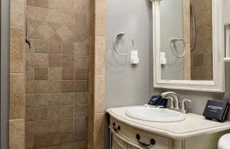 Bryan Lake Oasis in Downtown Lake Ann - Foto 63