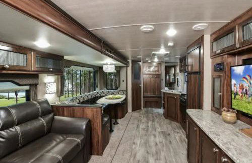 Heartland North Trail 31' RV - Photo 10