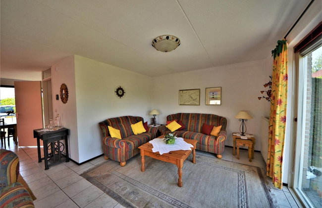 Lively Bungalow on the Water - Photo 13