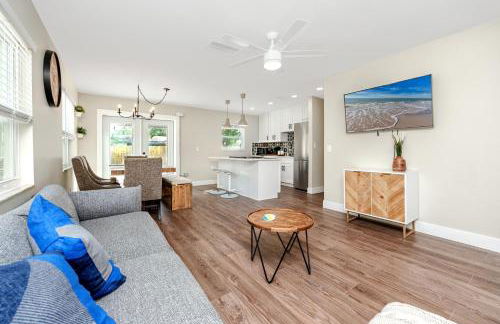 Modern Vacation Home 3BR 1BTH Close to Gulf Beach - Foto 1