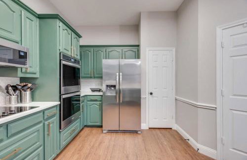 Boho Chic Home w Backyard Paradise - Pool + Grill - Foto 18