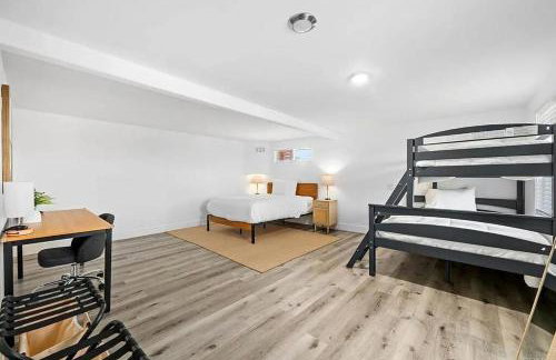 Mountains Views with Pool & Basketball, Relax & Play! - Foto 32