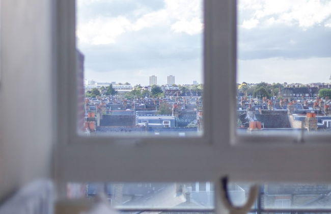 High-End 2 Bed Flat near Westfield London - Photo 8