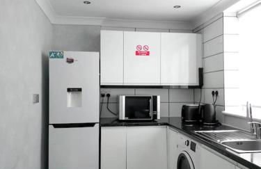 Cosy 2-bed apartment with free parking & ramp access - Foto 29