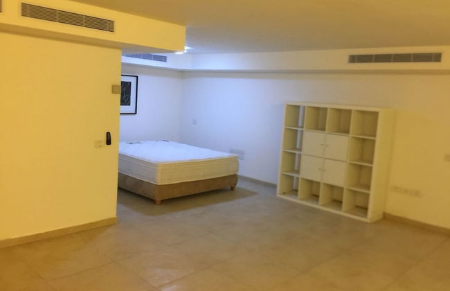 Villa with Garden near Beach - Photo 4