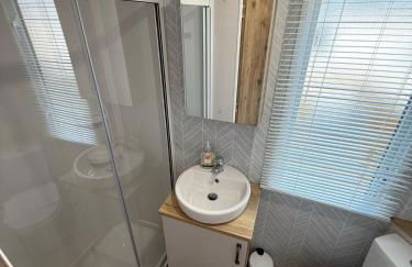 Cuckoo Lodge with Hot Tub at Brickyard Lakes - Foto 9