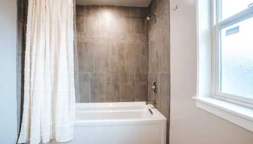 Blue Spruce Retreat in the Redwood Curtain! - Foto 4, Shower