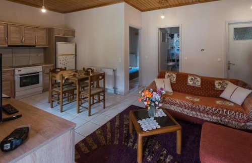 ΥΠΕΡΟΧΟ ΣΠΙΤΙ ΜΕ ΘΕΑ ΣΤΟ ΝΕΟ ΔΕΡΜΑΤΙ Karpenisi - Photo 2