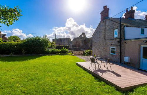 Castle Views cottage in historic village & woodfired hot tub - Photo 29