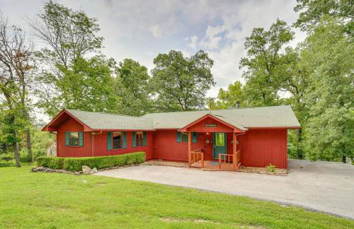 Flippin Home with Fire Pit Walk to White River! - Foto 1