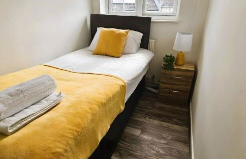 BSE Homes & Properties Ltd 4-Bedroom Home, Harlow , with Parking sleeps 6 - Foto 3