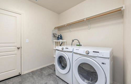 Modern Luxurious 4-bedroom Centrally located home - Foto 30