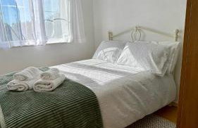 Stylish 2 Bed Home with parking - Foto 4