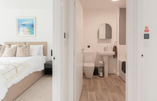 Runcorn Spacious Modern 3 bedroom House, 4 beds, On site Parking, Long stay deals - Foto 41