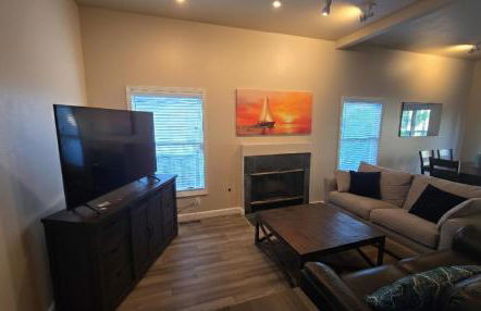 Steps to beach, restaurants, Wharf, Boardwalk, shops, pet friendly, fast Wifi, Lighthouse - Foto 1