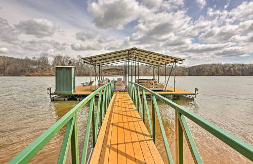 Lake Hartwell Lodge with Dock, Theater and Hot Tub! - Foto 2