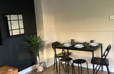 Budget friendly apartment with stairs Near Glasgow airport and Loch Lomond - Foto 14