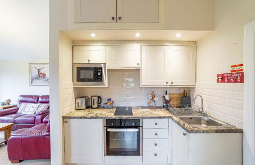 Pine Marten Lodge with Hot Tub - Foto 6