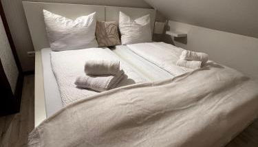 einfachHEIMISCH - Dachstübchen - DART - NETFLIX - BAR - Foto 2